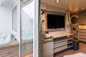 Expedition Corner Suite MC, Balcony, HX Expedition