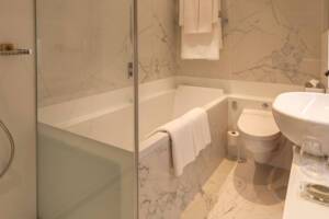 Bathroom, Royal Balcony Suite (RR), Scenic Opal