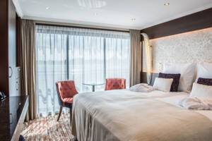 Standard Suite, Ruby Deck, MS Oscar Wlde, Riviera Travel