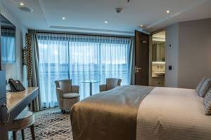 Stern Superior Suite Bedroom (3), MS Geoffrey Chaucer, Riviera Travel