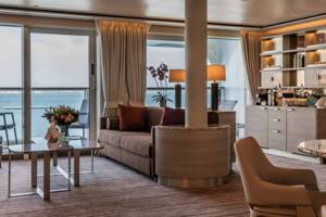 Grand Suite Living Area, Silver Ray