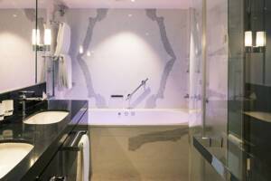Suite Bathroom (B4), Arvia