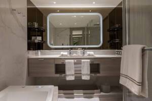 Silver Suite Bathroom