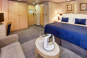 Britannia Deluxe Inside Bedroom, Queen Victoria, Cunard