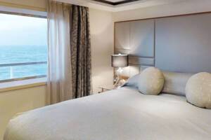 Seven Seas Suite (Forward) Bedroom, Seven Seas Voyager