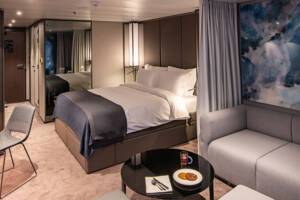 Bedroom, Deluxe Verandah Suite (CA), Scenic Eclipse II