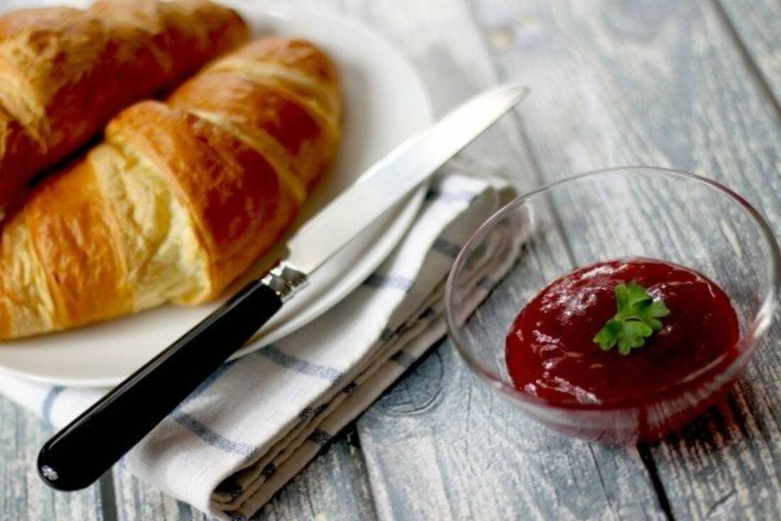 Croissant with jam