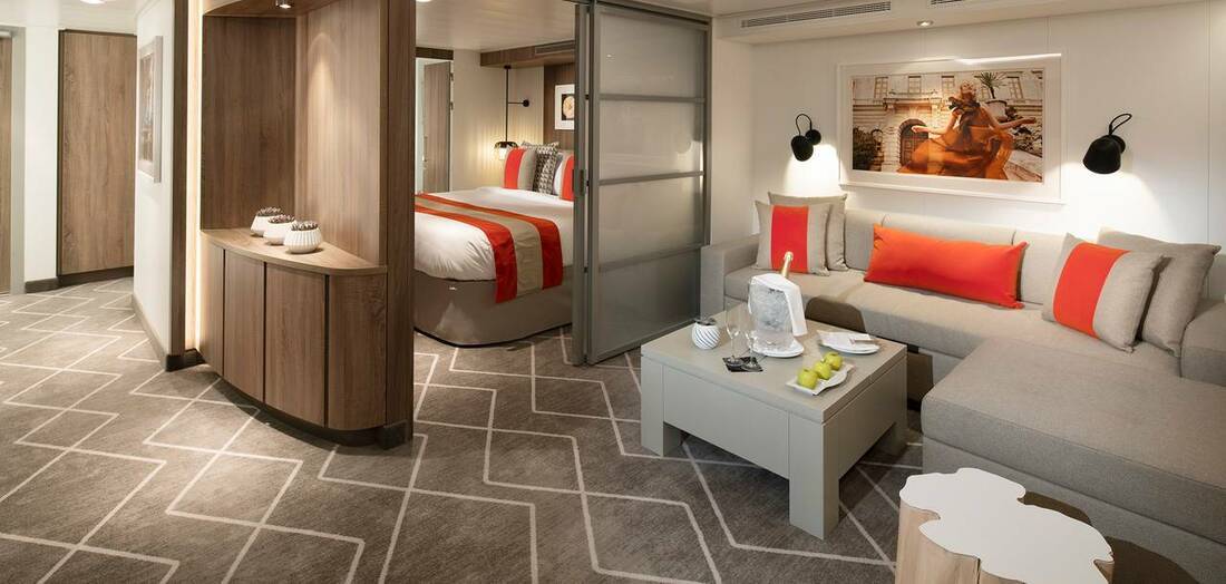 Suite on board ship