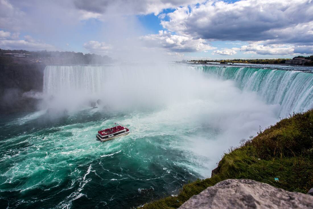 Cruise ship at Niagara Falls
