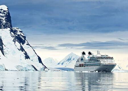 Seabourn Quest at sea