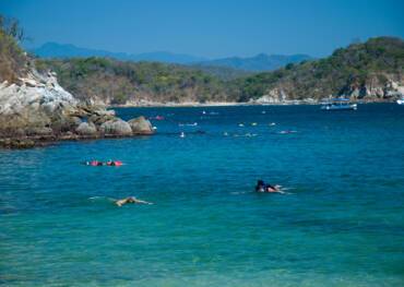 People snorkelling at La Esperanza beach in Huatulco