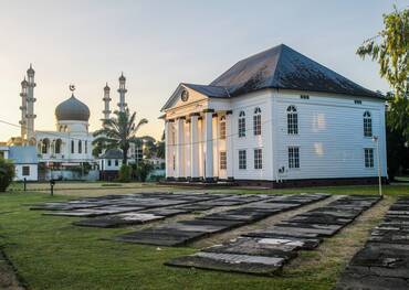 Neveh Shalom Synagogue and Mosque Kaizerstraat in Paramaribo