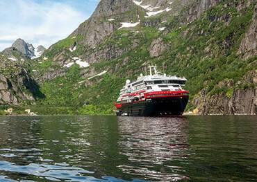 MS Fridtjof Nansen, Hurtigruten