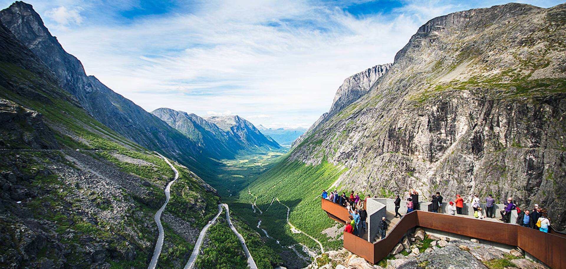  Hurtigruten Coastal Express Cruises 2025/26 