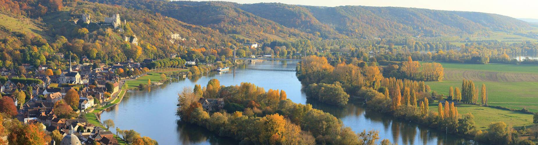A panoramic view of Les Andelys from the Seine River