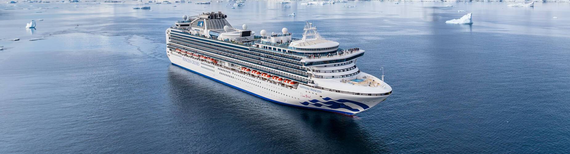 Sapphire Princess in Charlotte Bay