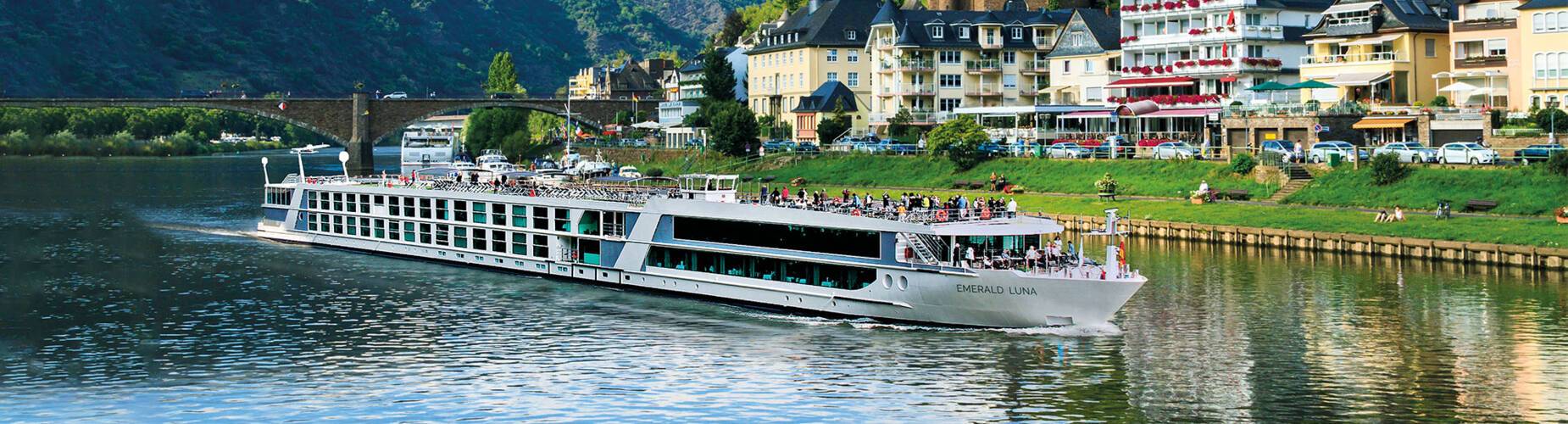 Emerald Luna, Emerald Cruises