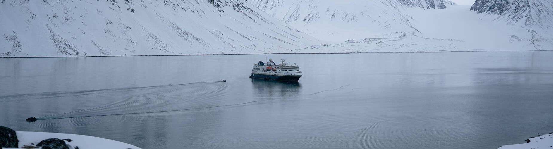 MS Spitsbergen in Gravneset, Svalbard