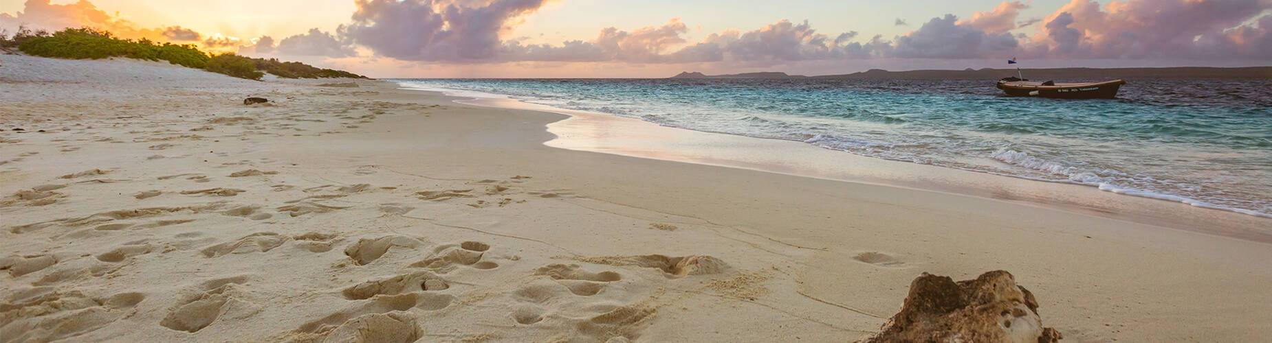 The sunsetting over Bonaire beach