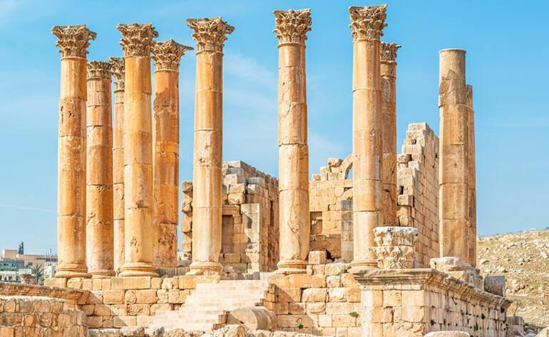 The Seven Wonders of the Ancient World | ROL Cruise Blog : The incredible image depicting a gorgeous view. The hues are striking and mix perfectly. Its composition is great, and its details are highly clear.